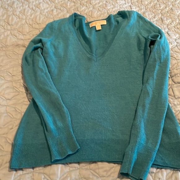Micheal by Micheal Kors Marano wool lightweight V-neck sweater, size medium - Picture 1 of 4